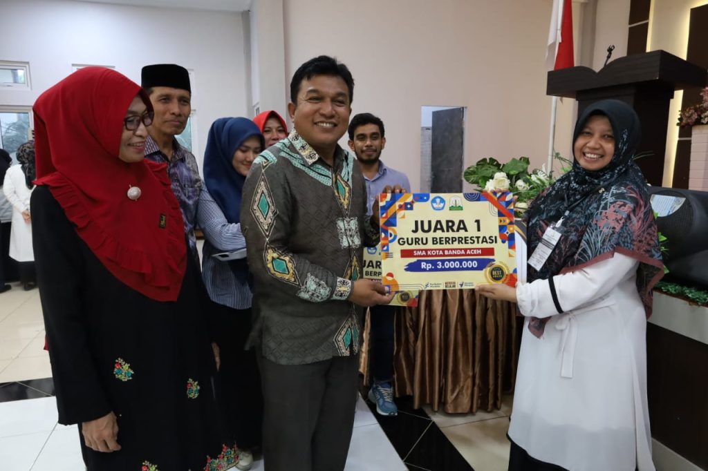 Guru Berprestasi Tingkat SMA Kota Banda Aceh WhatsApp Image 2023 09 13 At 15.27.06 1024x682