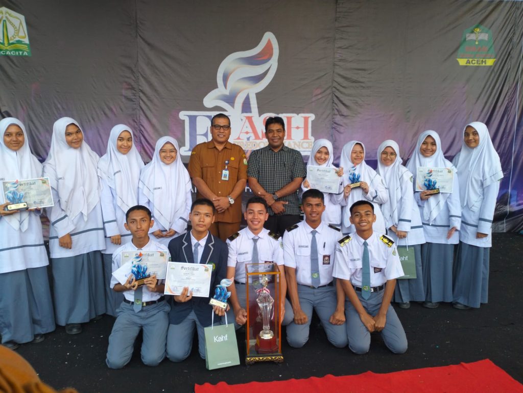 SMAN 10 Fajar Harapan Banda Aceh berhasil kembali membawa pulang Piala Bergilir FLASH WhatsApp Image 2024 02 06 At 15.32.46 1024x771