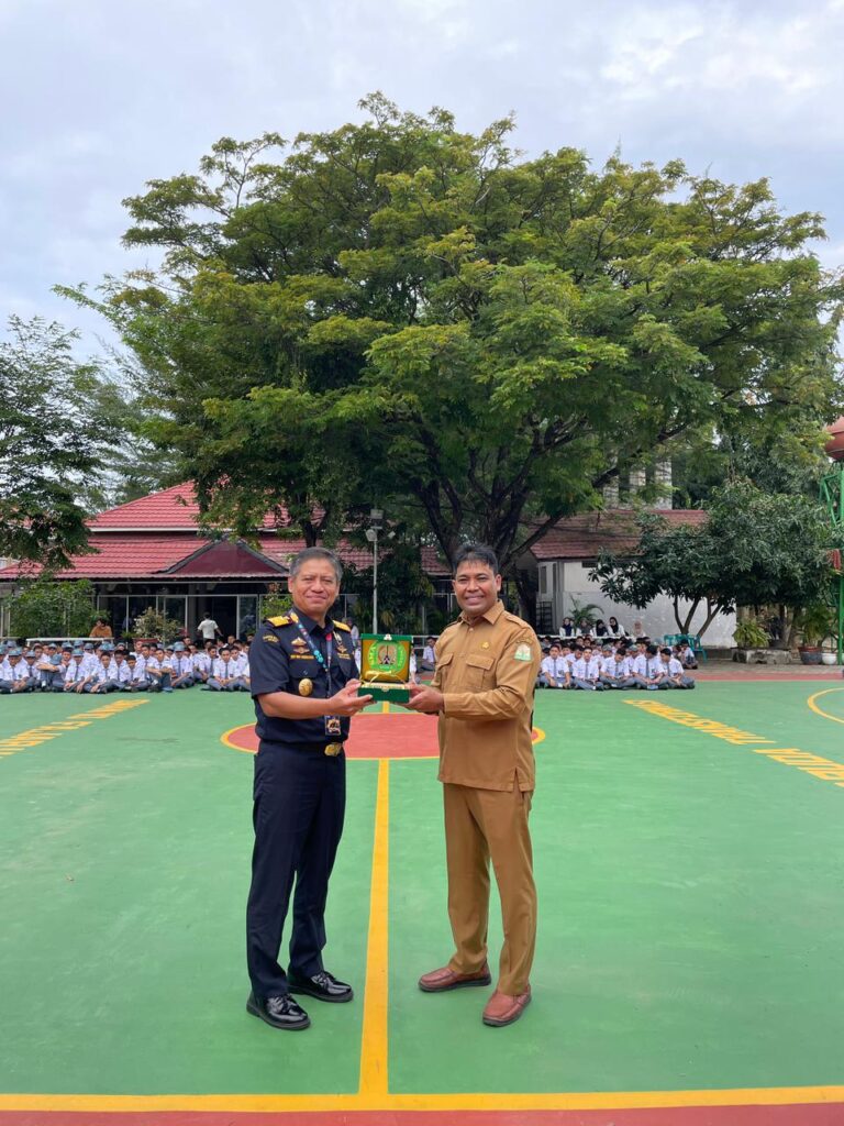 Kemenkeu Mengajar Hadir di SMA Negeri 10 Fajar Harapan Garuda Transformasi: Menanamkan Semangat Integritas dan Inspirasi untuk Generasi Muda